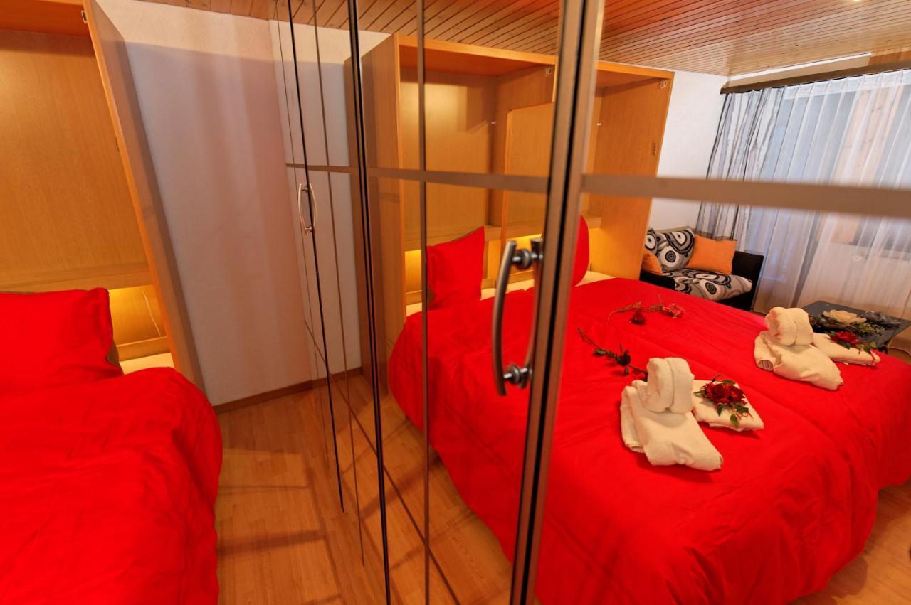 Haus Waldheim Grachen Apartment Ruang foto