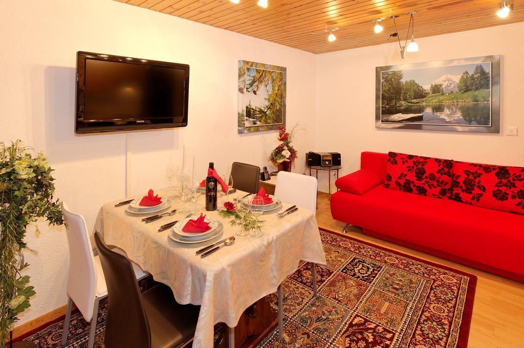 Haus Waldheim Grachen Apartment Ruang foto